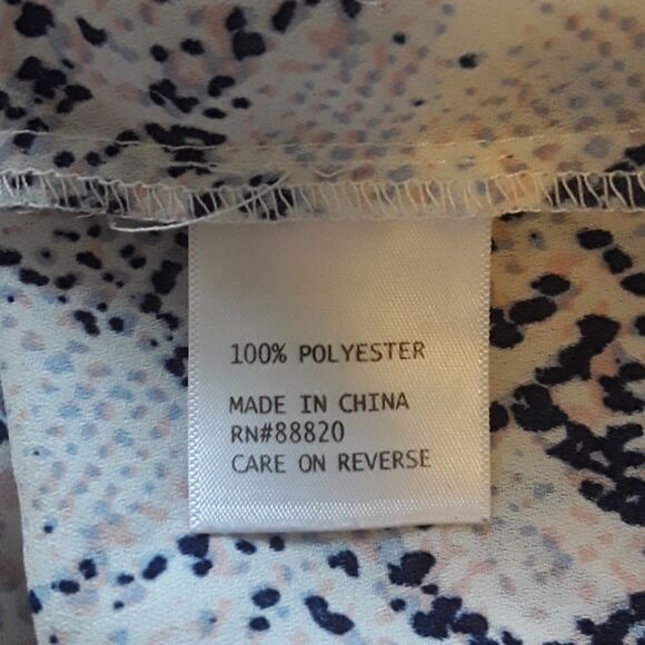 Soiree Multi Print Design Pullover Top Feminine Contemporary Casual Work Size 1X - Picture 7 of 7